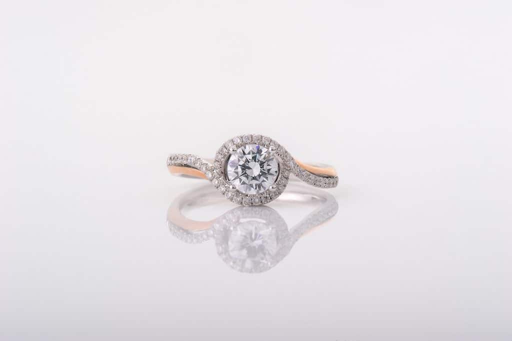 Une bague en diamant